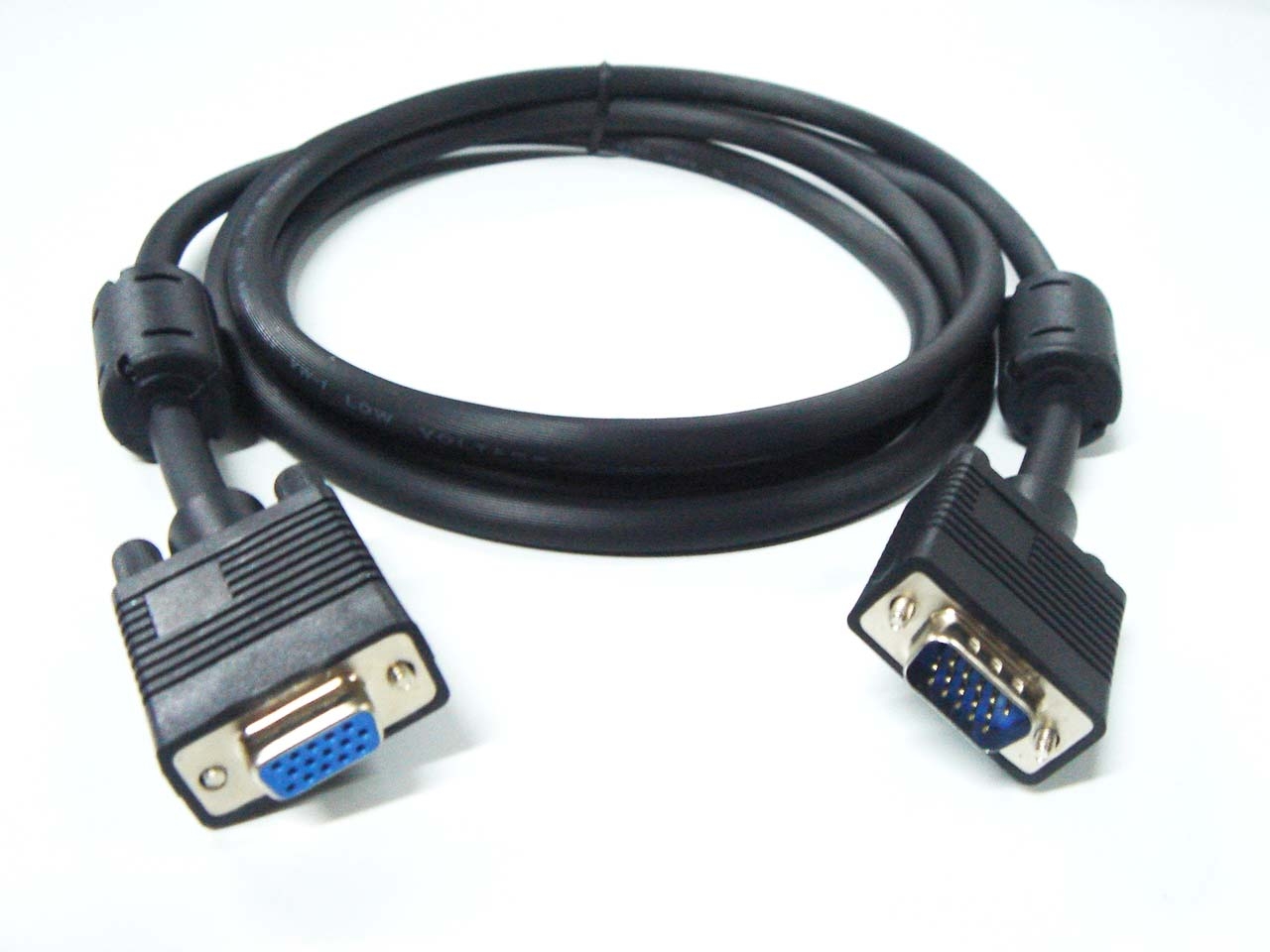 Передача с ноутбука на телевизор. Кабель для монитора к компьютеру VGA HDMI. Кабель для монитора к компьютеру VGA DVI. ВГА шнур от монитора к компьютеру. Провод HDMI VGA от компьютера к монитору.