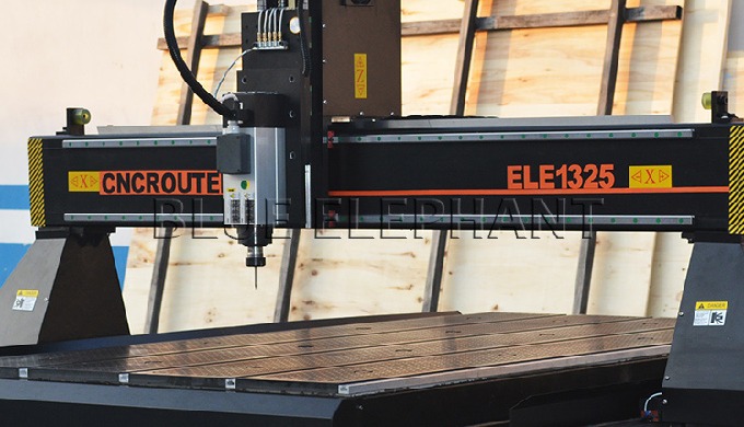 M&aacute;quina de escultura em madeira CNC ELECNC-1325 com dispositivo rotativo