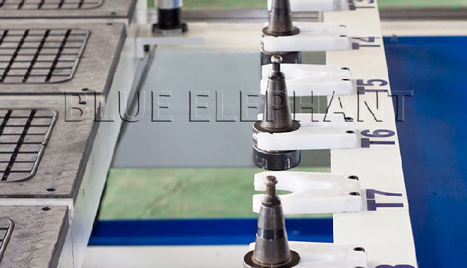 M&aacute;quina do router do CNC do ATC da linha central ELECNC-1330 4 para a cinzeladura de madeira