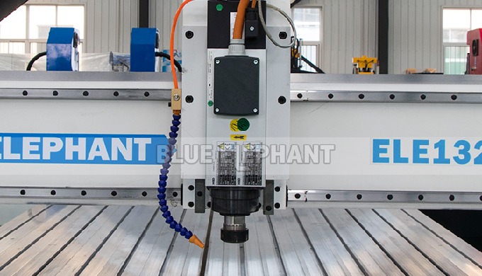 M&aacute;quina de rotogravura CNC para gravura em madeira ELECNC-1325