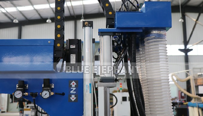 Roteador CNC madeira ELECNC-1325 com 4 eixos