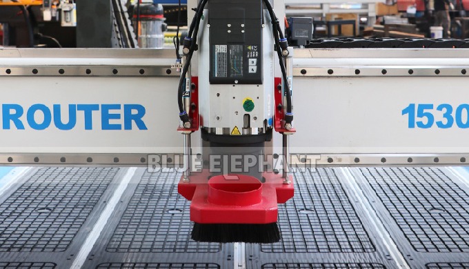 ELECNC-1530 3 Axis ATC Woodworking Machine com trocador de ferramentas linear