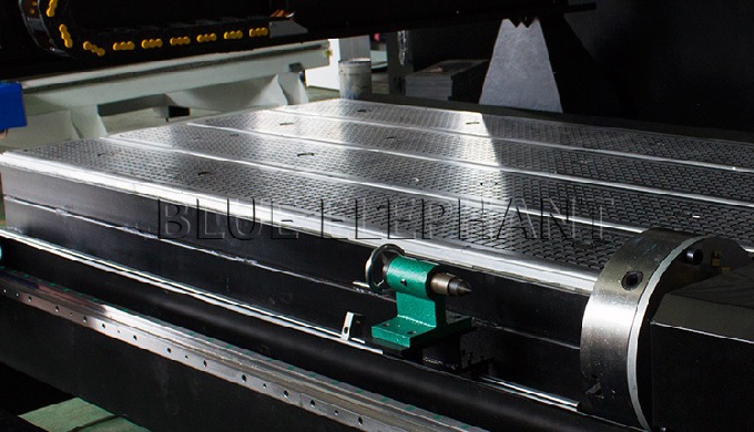 M&aacute;quina de escultura em madeira CNC ELECNC-1325 com dispositivo rotativo