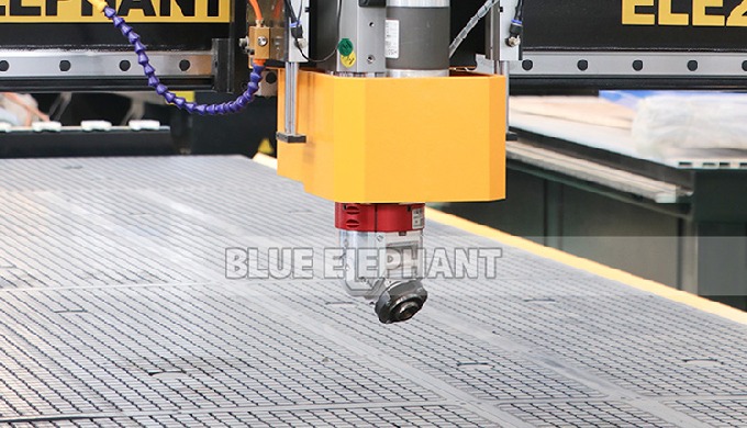 ELECNC-2060 M&aacute;quina CNC ATC linear com cabe&ccedil;a agregada HSD
