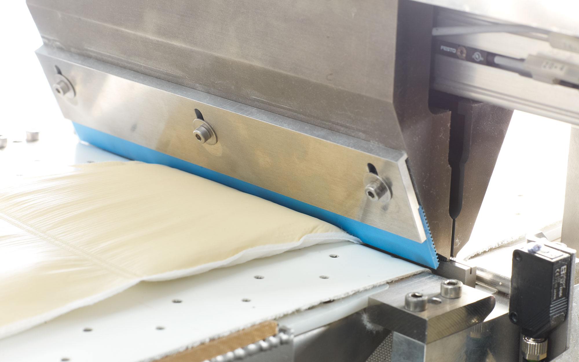 Soudure et découpe textile pour tissés et intissés (non-tissés)