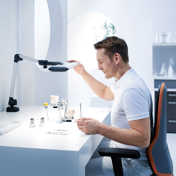 Waldmann erhält AGR-Gütesiegel für ergonomische Arbeitsplatzleuchten Waldmann erhält AGR-Gütesiegel für ergonomische Arbeitsplatzleuchten