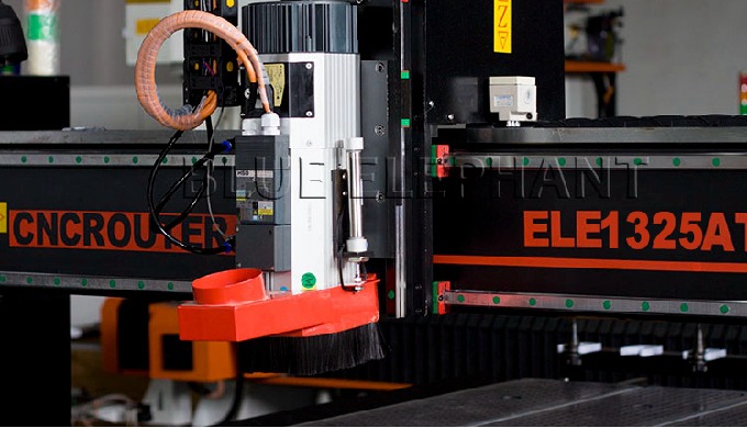 Router CNC ATC ELECNC-1325 com dispositivo rotativo