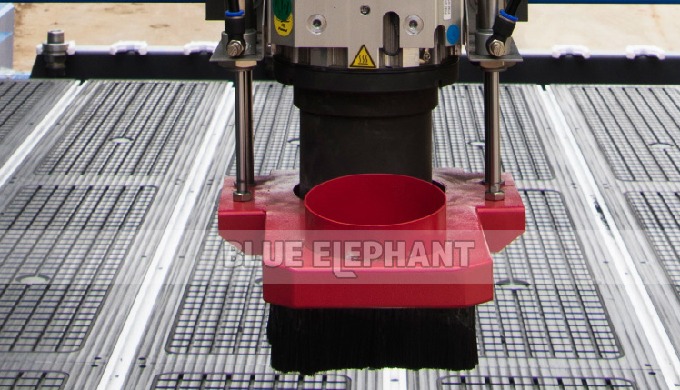 Roteador CNC ATC ELECNC-3015 linear com grande tamanho de trabalho